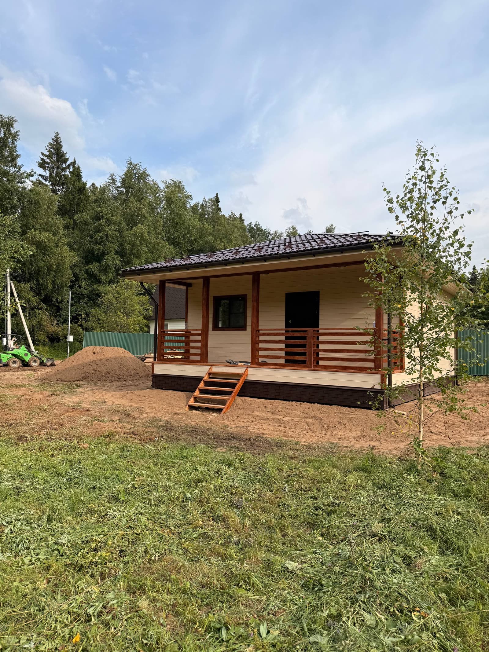 Компактный дом с террасой